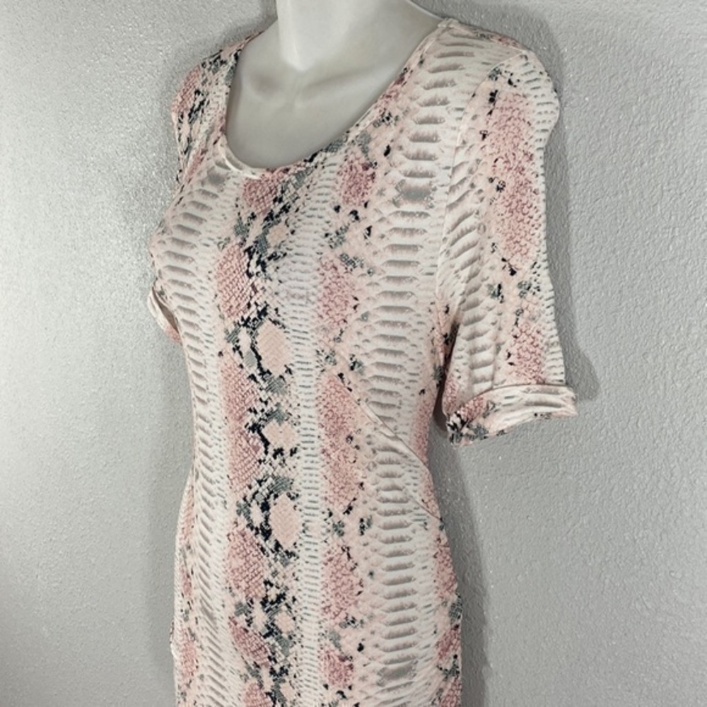 Isabella Oliver for a Pea in the Pod pink snake print midi dress - Picture 5 of 11
